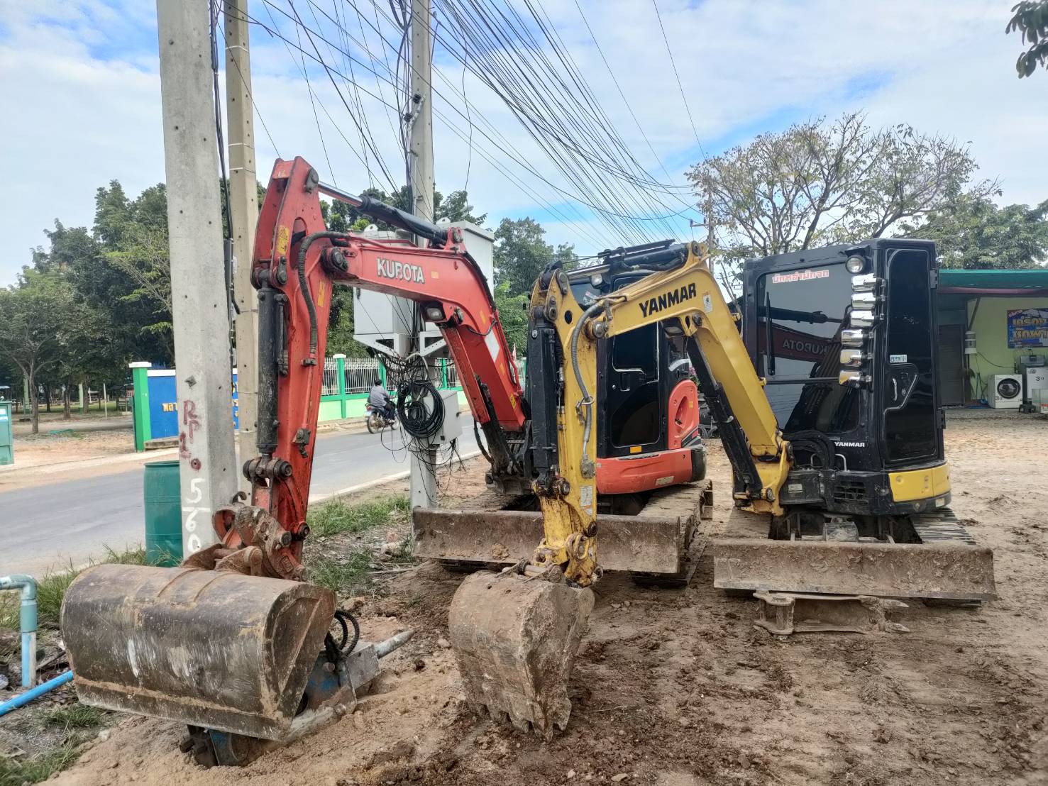 รถแม็คโครให้เช่าศรีสะเกษ รถแบคโฮรับจ้างศรีสะเกษ รถขุดเล็กศรีสะเกษ รถหกล้อดั๊มศรีสะเกษ ให้บริการในพื้นที่จังหวัดศรีสะเกษ และจังหวัดใกล้เคียง รถแม็คโครให้เช่าศรีสะเกษ รถแบคโฮรับจ้างศรีสะเกษ รถขุดเล็กศรีสะเกษ รถหกล้อดั๊มศรีสะเกษ ให้บริการในพื้นที่จังหวัดศรีสะเกษ และจังหวัดใกล้เคียง
